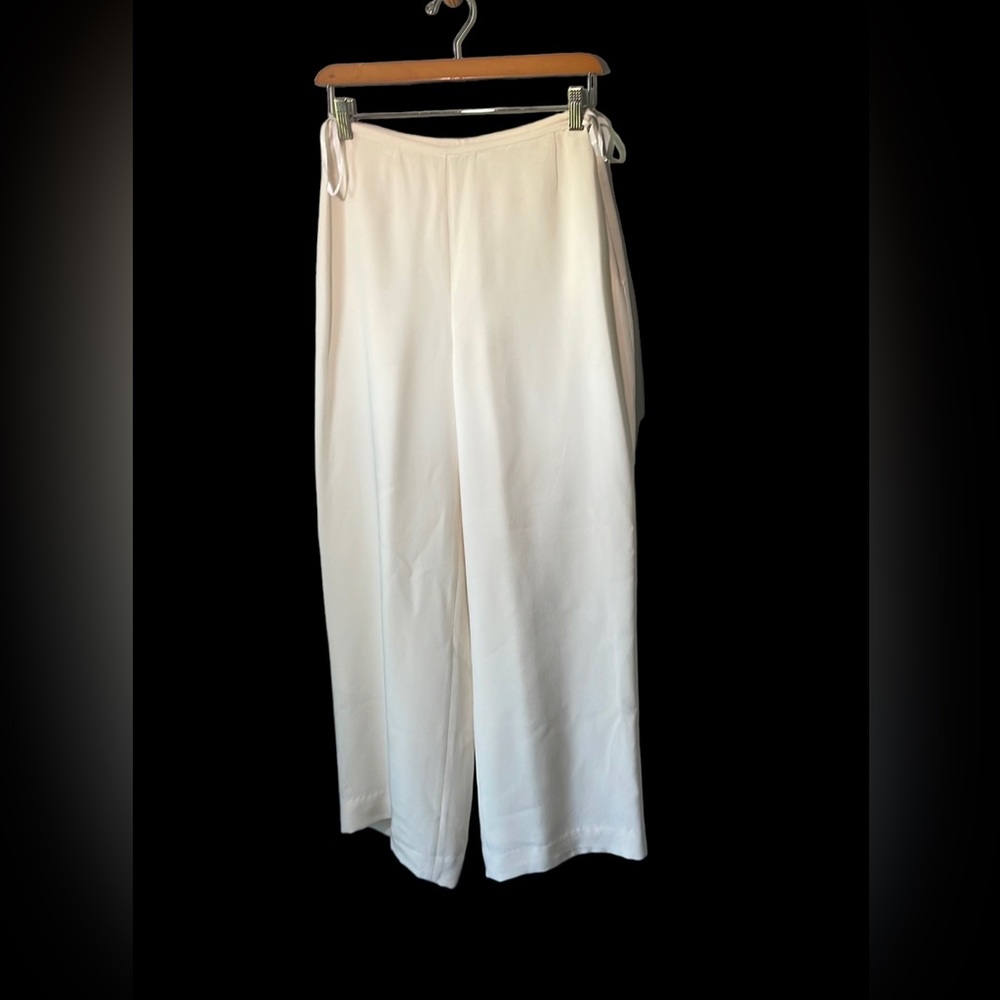Ann Thian for Kenar cream wide leg pant size 6. Career Staple small tear (pic)